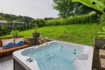 Image de The Luxury Beach Stay with Hot Tub, Burry Port