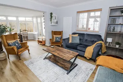 3 Leycester Court, Warwick