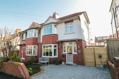 41 Chatsworth Gardens, 4 beds.