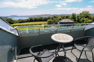 The Crows Nest, Flushing 2 bed