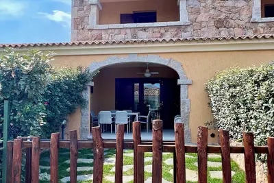 Image de Small villa with sea and mountain view, private area. Pet friendly