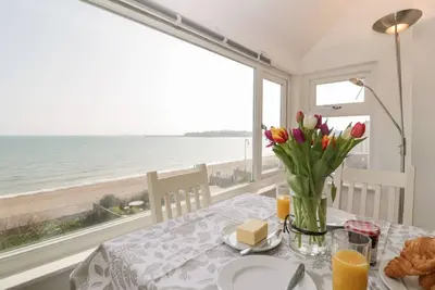 Image de Grandview: A Coastal Retreat in Weymouth