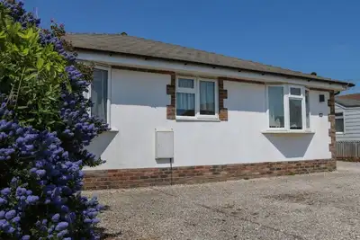 Image de 50 Harbour Road, is in Pagham.