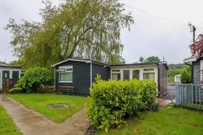 245 Riverside Lodge, Caeathro.