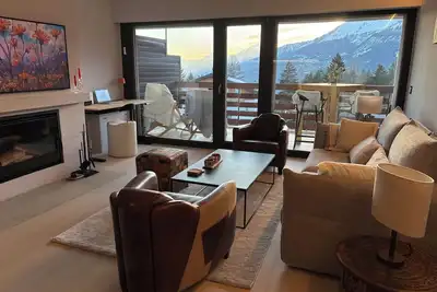 Image de High End one bedroom apartment with ski box, pool and tennis, next to golf.