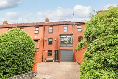 The Imp's Pad, Lincoln