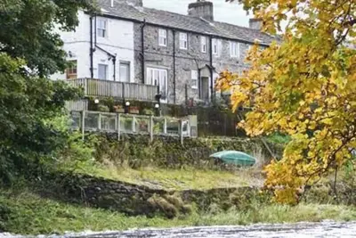 Charming Rose Cottage Retreat