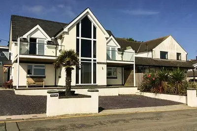 Image de Glan Y Mor: Beachfront Gem