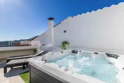 Image de Suite Banderas Spa – Baignoire Double Hydromassage et Jacuzzi