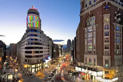 Image de Spacious & Bright 4-Bedroom Apartment in Central Madrid