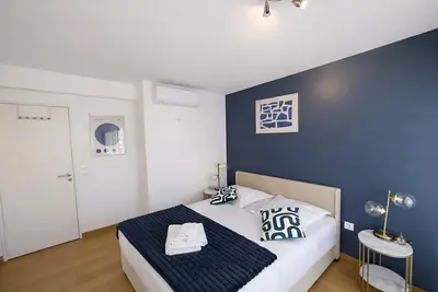 Image de Charmant appartement avec balcon a Courbevoie - 4p