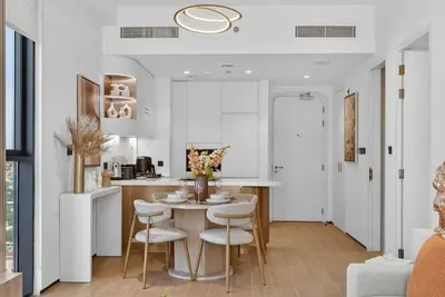 Image de First Class | 1br | Vibrant Modern Living