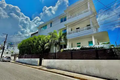Image de Monaco Garden-Level Urban Enclave by Stay Here Pr