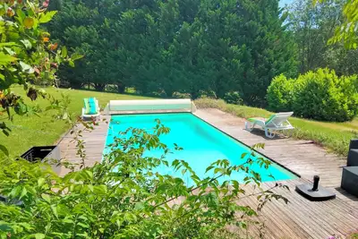 Image de Chalet en bois à la campagne, avec piscine privative. \nAnimaux acceptés