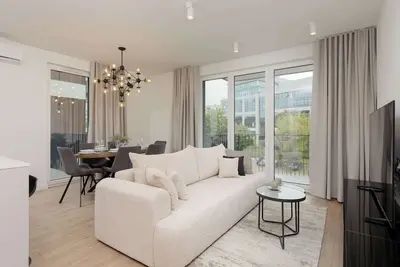 Image de Domaniewska 47a Warsaw | Luxury 3-Bedroom Apartment | Parking