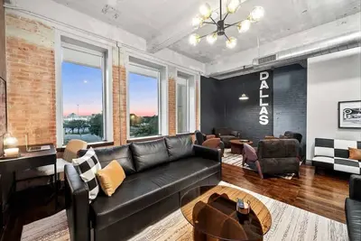 Image de World Cup Stay | Sleeps 11 | Downtown + Parking