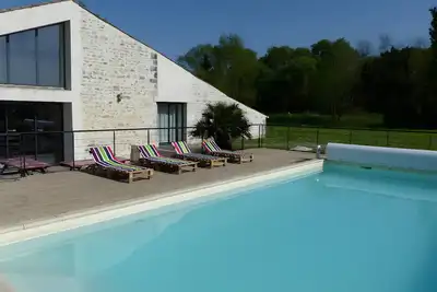 Image de Gîte De L'audonnière : maison de vacances avec piscine privée, terrasse et Wi-Fi