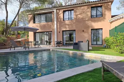 Image de Villa Moderne au Charme Provençal