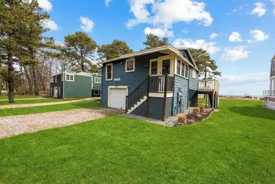 Image de Ocean and Sunset Views: semi private sandy beach, close to dining & Route 1