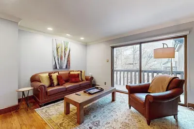 Image de Conveniently located condo w/ fast wifi, shared hot tub & amazing location