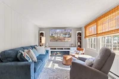 Image de Riva House, 2-Min Walk to Beach, Screened Porch + Fire Pit