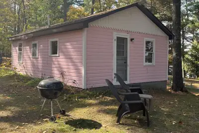 Image de Rainbow's End Resort - Pink Cottage - Newly Remodeled with Private Beach