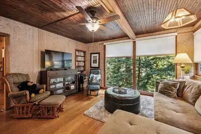 Image de Peaceful Cabin | Redwoods, Creek + Outdoor Space