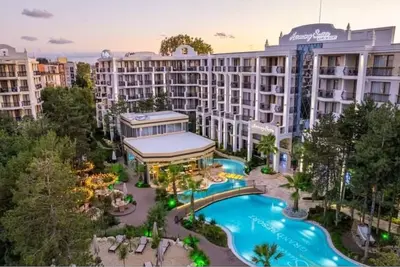 Image de Sunny Beach resort apartment with sunny balcony, pools & spa near beach