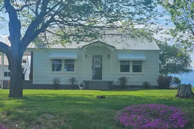 Image de Phenomenal 2-bedroom farmhouse with Ac in charming Greeneville