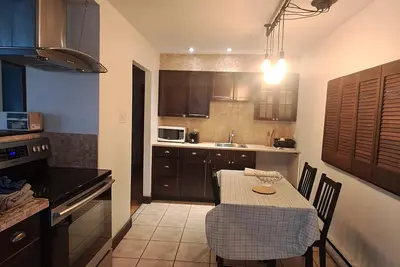 Private Main Floor 2 Br 1Bath: Hull Hosp 4m Drive