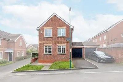 Image de 3-Bedroom Home | Sleeps 6 | Parking | Contractors