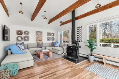 Image de Waterfront Oasis with Game Room, Newly Renovated!