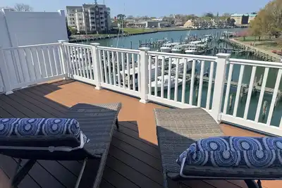 Image de Waterfront Retreat: Ev Charging, Fitness Studio, Walk to Downtown, Sleeps 8