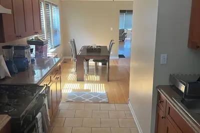 Image de Modern 3br/2ba South Shore Gem Near Obama Presidential Center