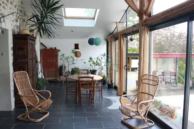 Image de Grande maison campagnarde, au calme, avec terrasse, piscine et jardin arboré