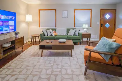 Image de 3-Bdr King Suite in Mount Washington Fenced yard minutes from Louisville