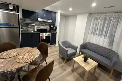 Image de Cozy 3 bedroom Basement Suite