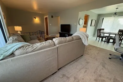 Image de The 19th Green! A beautifully remodeled condo steps from the Airport Golf Course