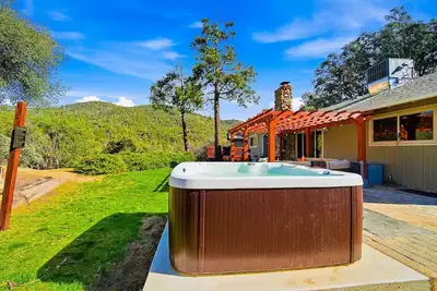 Image de Yosemite Nature Retreat: 2 Cottages, Scenic Views & 2 Hot Tubs