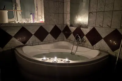 Image de Family friendly 2 bedroom basement suite - 15 min to Copenhagen with Jacuzzi