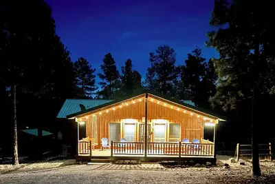 Image de Greer Mountain Cabin: Scenic Deck, Rustic Charm & Stress-Free Parking