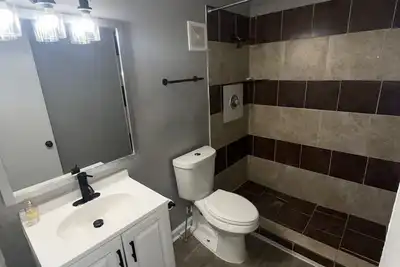 Image de 3-Bedroom Apartment with WiFi and Convenience