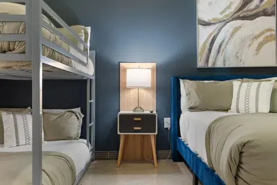 Image de Sleeps 11 I Downtown I Walk to Conv Ctr I 24hr Gym