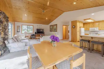 Image de Monthly Lease - Glacier Retreat at Tahoe Donner by Tahoe Getaways - Pet-Friendly!