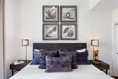 Image de Contemporary 3br Condo | Heart of Downtown Savannah