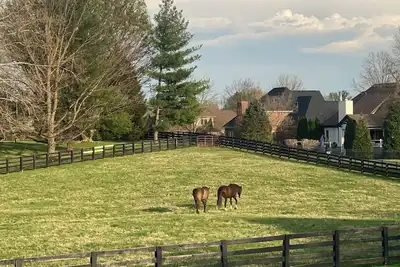 Image de Luxury Derby Home in Prospect Area/Sleeps 12+/Backs to Horse Farm