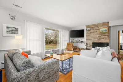Image de Relaxing Barnstable Getaway Close to the Beach