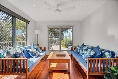 Image de Barefoot by the beach