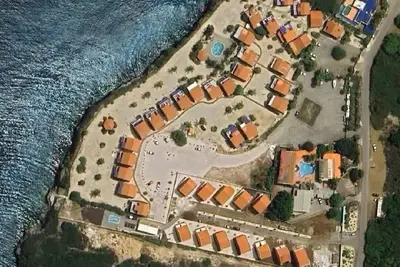 Image de Kas di Veale - beautiful ground floor unit just steps from the ocean.