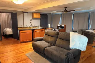 Image de Charming studio in pleasant Jonesboro with cool Ac breeze and fishing access.